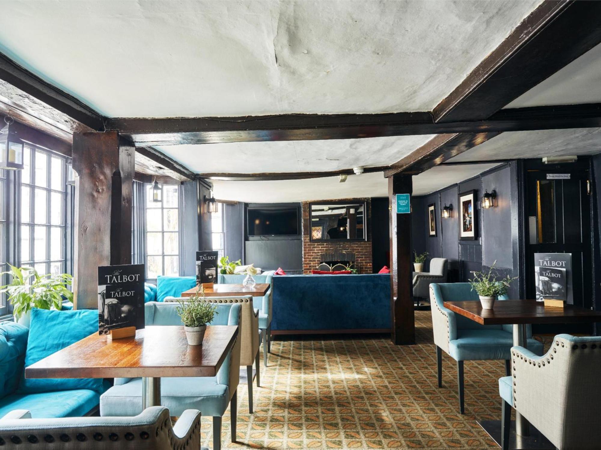 The Talbot Inn Уокинг Экстерьер фото