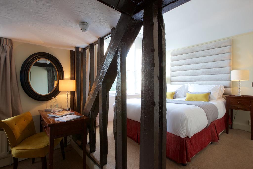 The Talbot Inn Уокинг Экстерьер фото