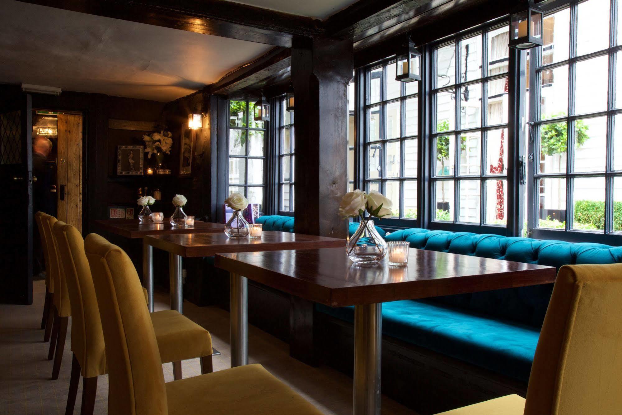 The Talbot Inn Уокинг Экстерьер фото