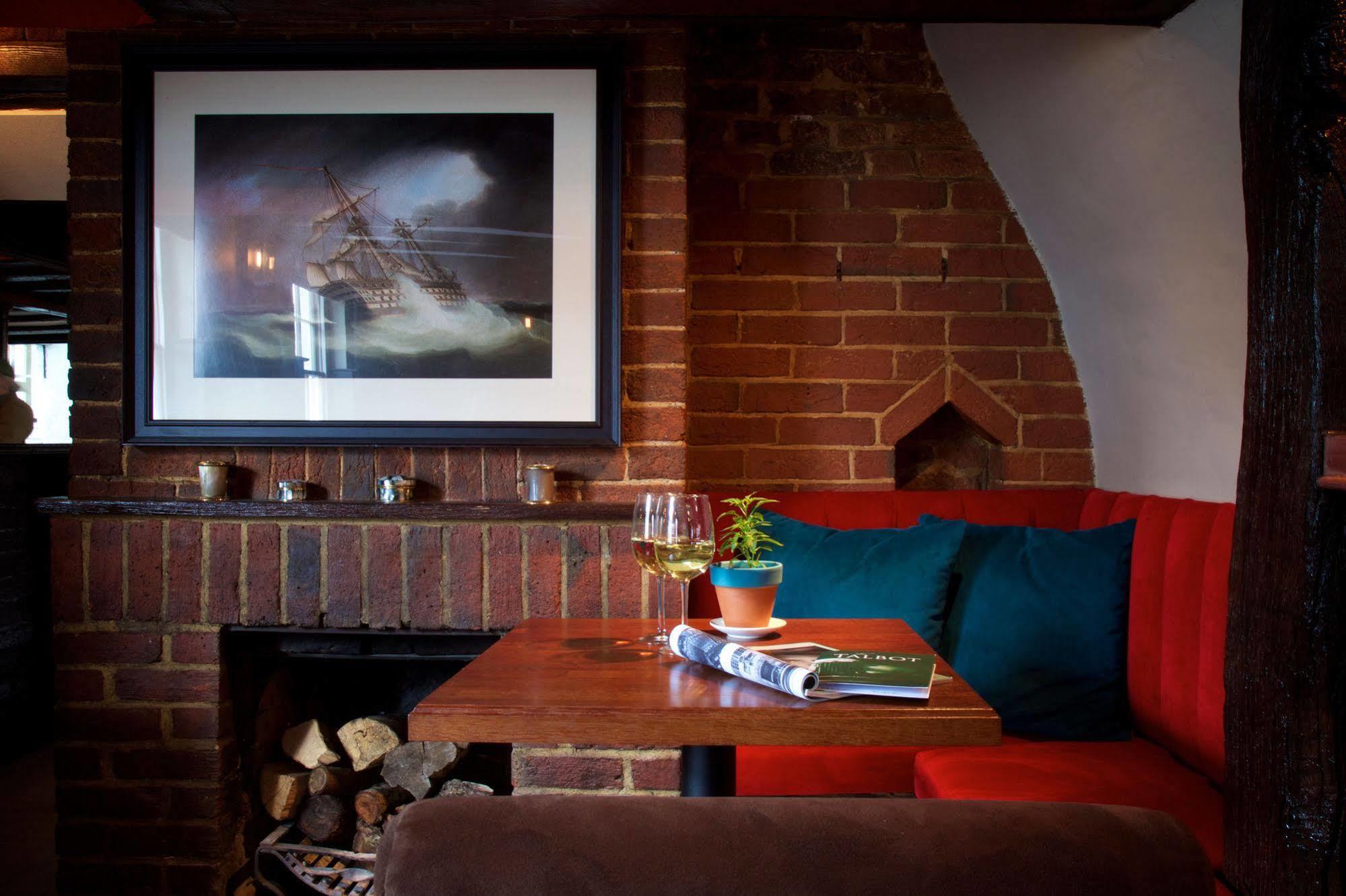 The Talbot Inn Уокинг Экстерьер фото